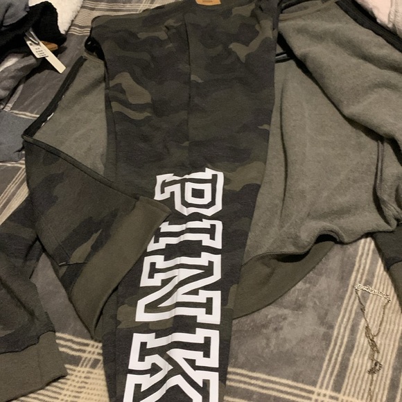 Pink sweatsuit - Picture 4 of 7